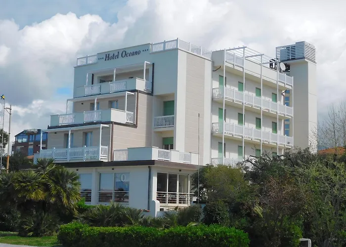 ホテル Oceano マリーナ・ディ・ピエトラサンタ