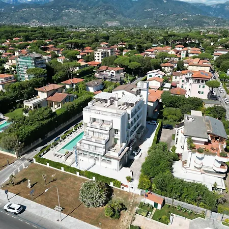 Oceano فندق مارينا دي بييتراسانْت