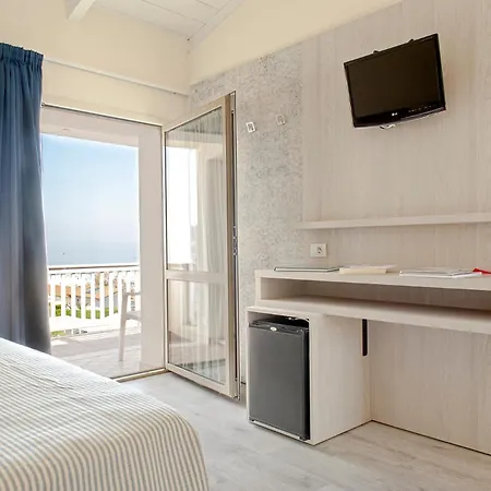 Oceano فندق مارينا دي بييتراسانْت